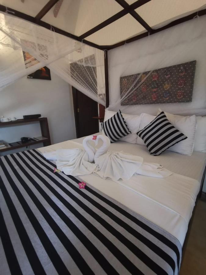 Nature Cabanas & Floating Restaurant 高尔 外观 照片