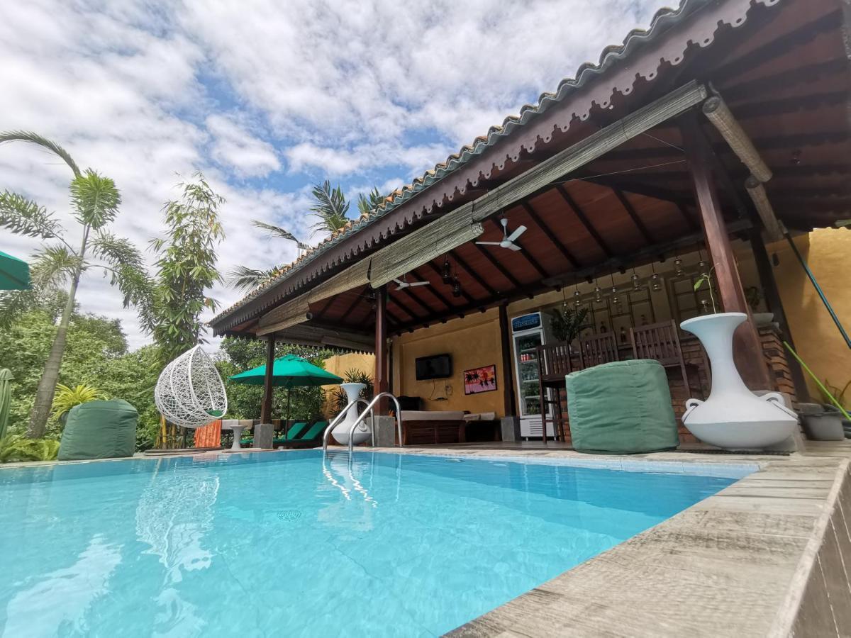 Nature Cabanas & Floating Restaurant 高尔 外观 照片